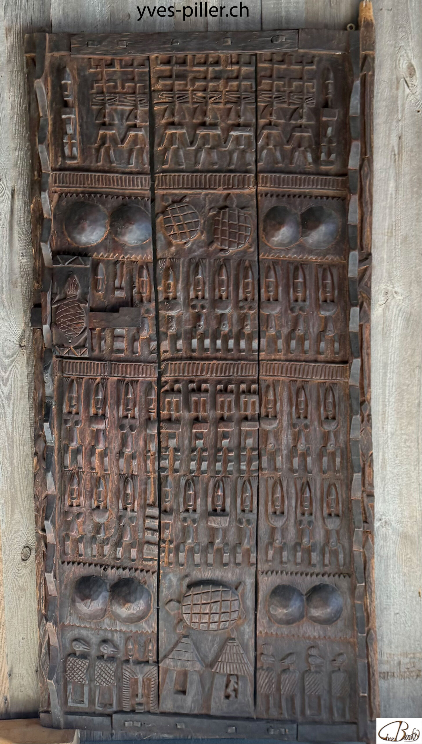 Porte sculptée